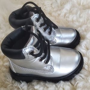 Silver boots 👢 😍